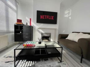 Seaforth Apartments 2 Bedroom Apartment with Parking and Garden by RockmanStays